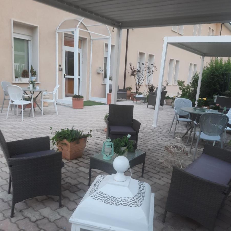 Hotel Porta Rivera LʼAquila Exteriör bild
