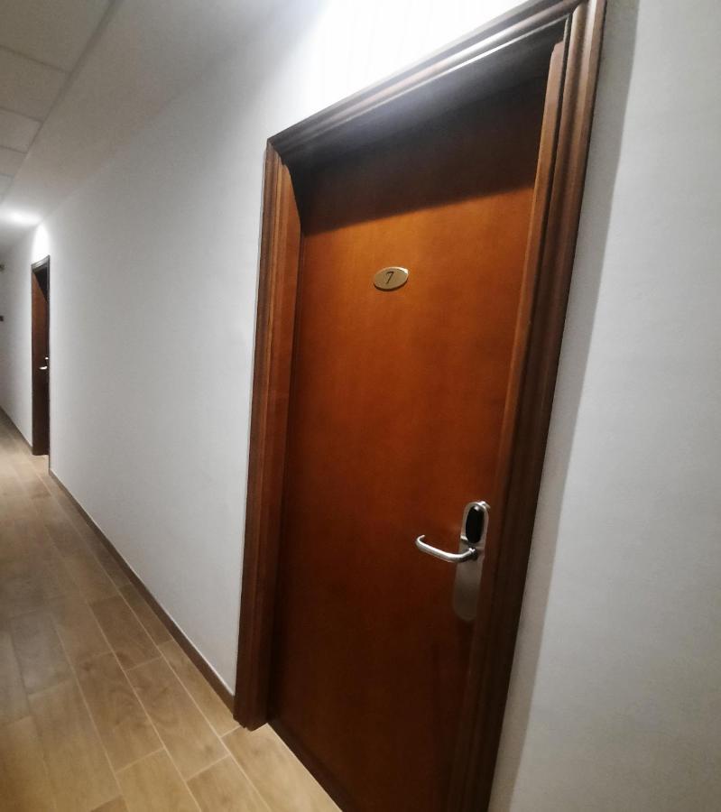 Hotel Porta Rivera LʼAquila Exteriör bild