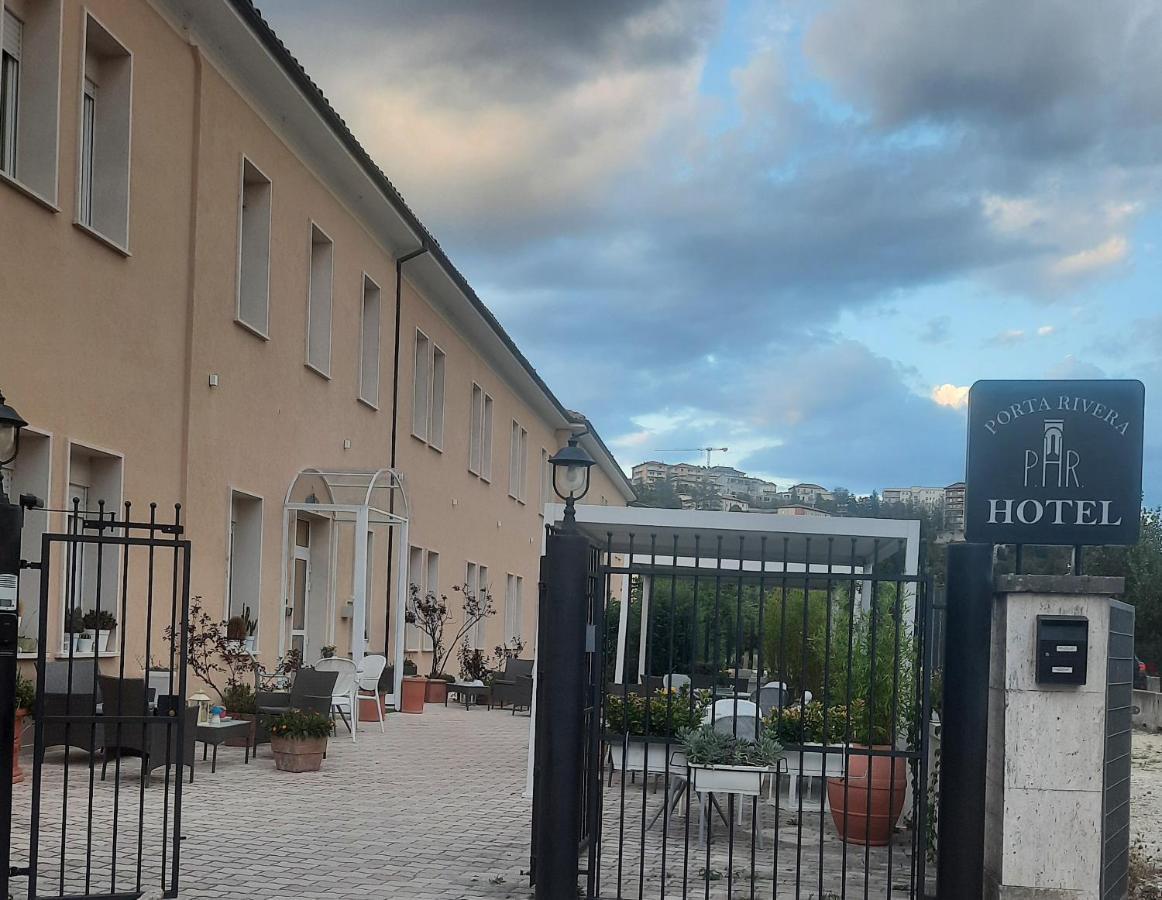 Hotel Porta Rivera LʼAquila Exteriör bild