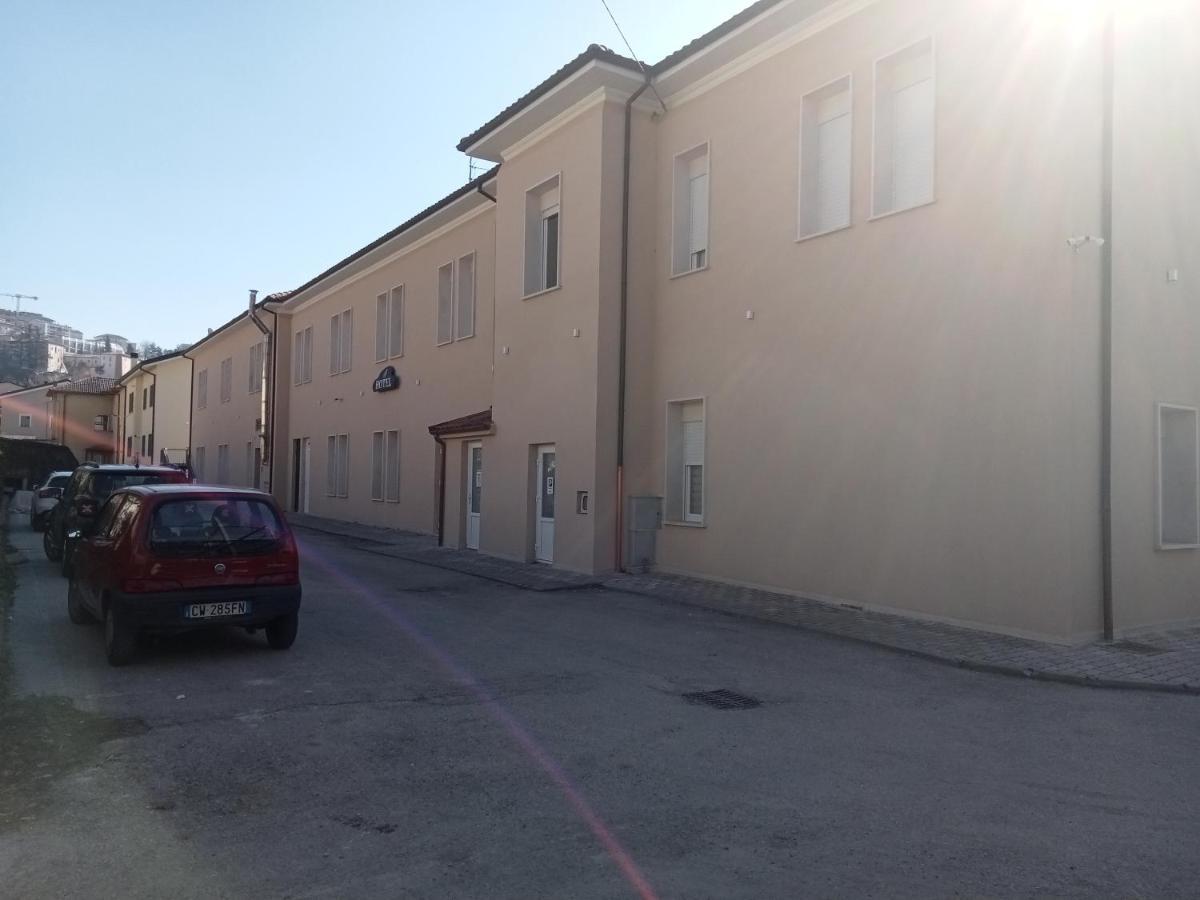 Hotel Porta Rivera LʼAquila Exteriör bild