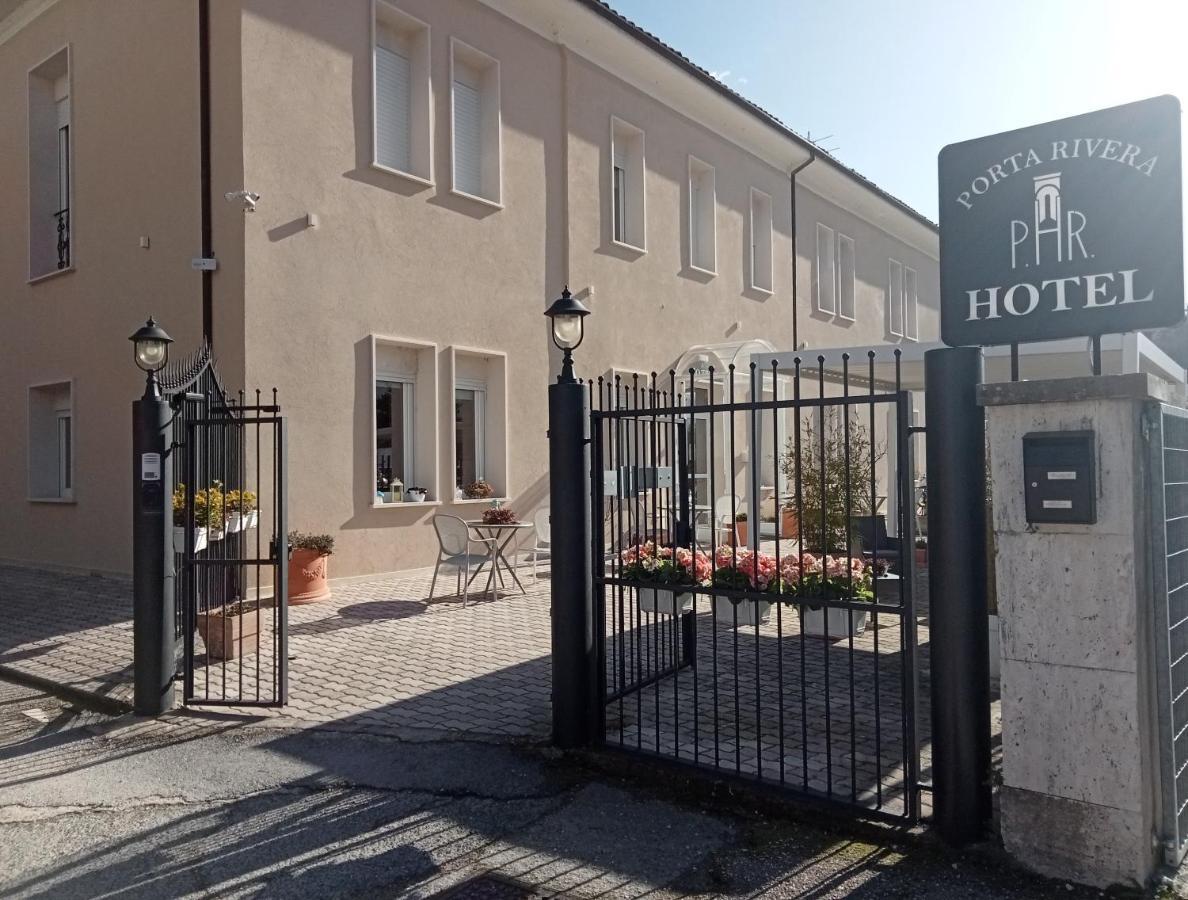 Hotel Porta Rivera LʼAquila Exteriör bild