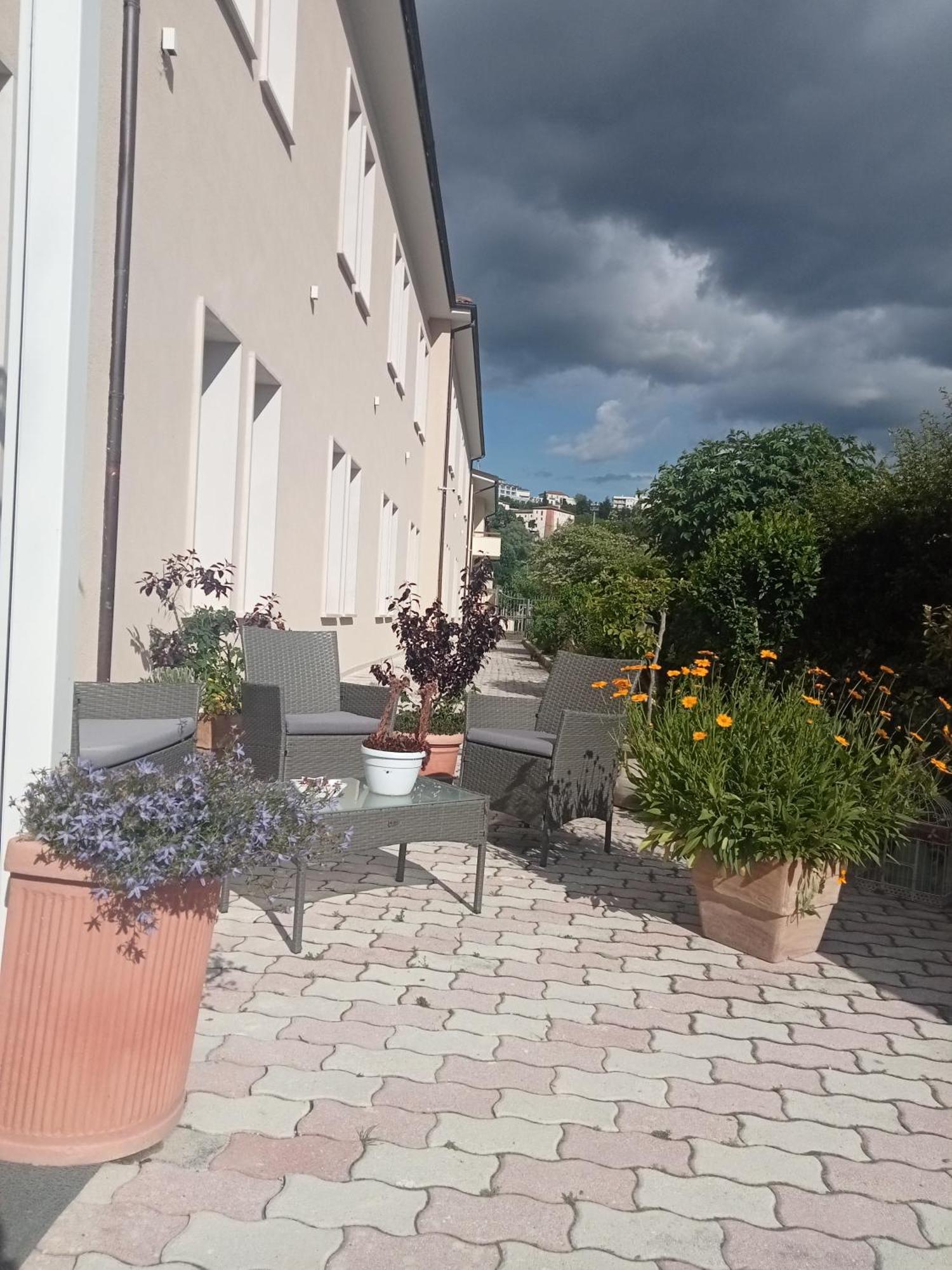 Hotel Porta Rivera LʼAquila Exteriör bild