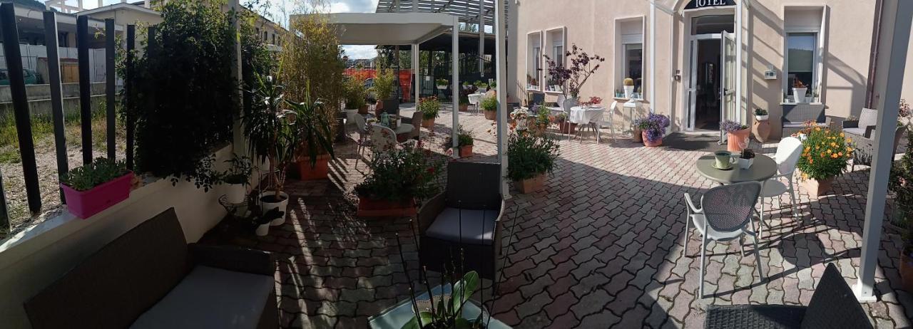 Hotel Porta Rivera LʼAquila Exteriör bild