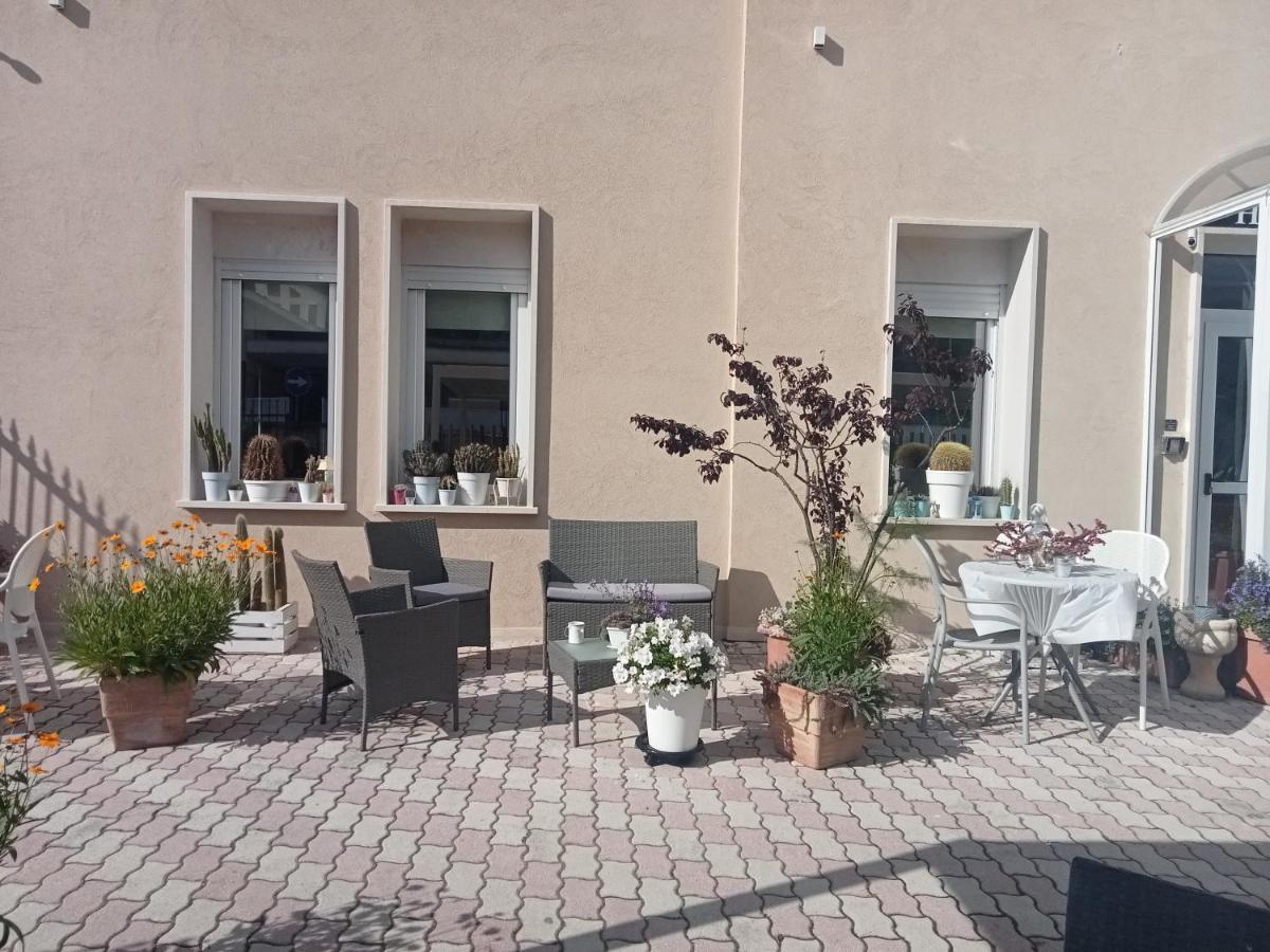 Hotel Porta Rivera LʼAquila Exteriör bild