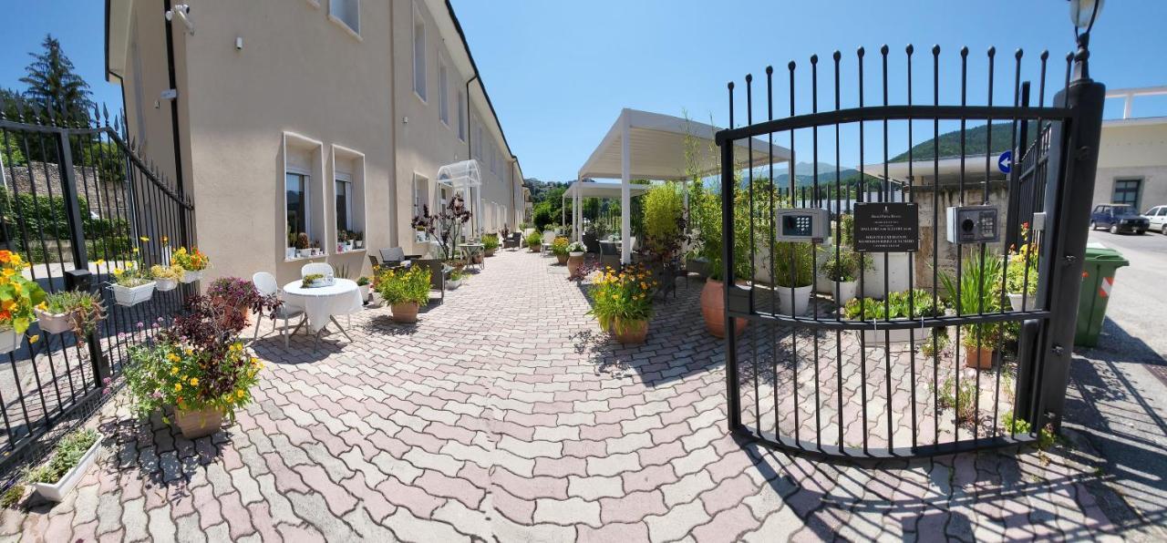 Hotel Porta Rivera LʼAquila Exteriör bild